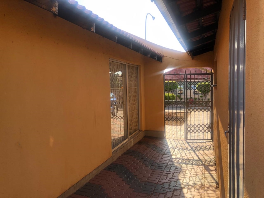 2 Bedroom Property for Sale in Mabopane Unit X North West